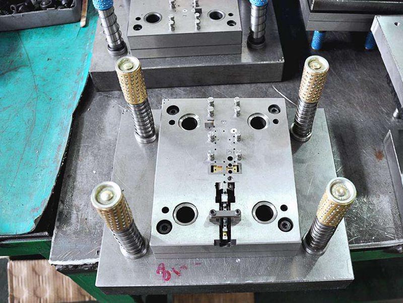 玛曲模具制造-01