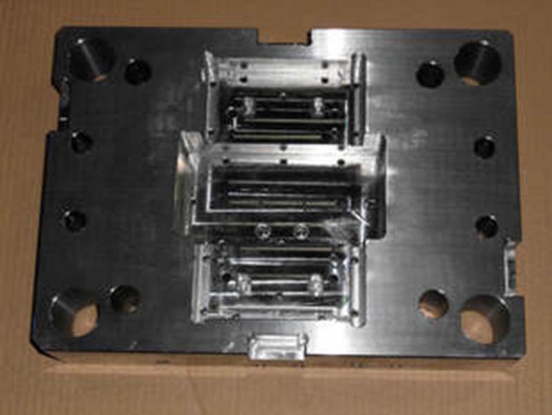 玛曲精密塑料模-06